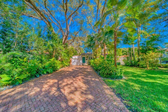 3227 Riviera Dr in Coral Gables, FL - Building Photo - Building Photo