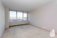 655 W Irving Park Rd, Unit 1215 in Chicago, IL - Building Photo - Building Photo