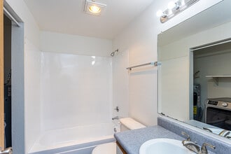 Clearwater Ridge Apartments in Auburn, WA - Building Photo - Interior Photo