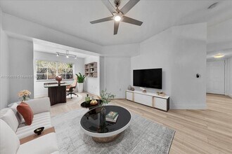 2516 Centergate Dr in Miramar, FL - Building Photo - Building Photo