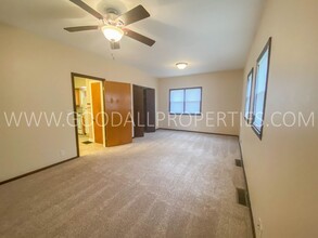 202 S 11th St in Adel, IA - Building Photo - Building Photo