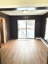 44 Oak St in Hamburg, NJ - Building Photo - Building Photo