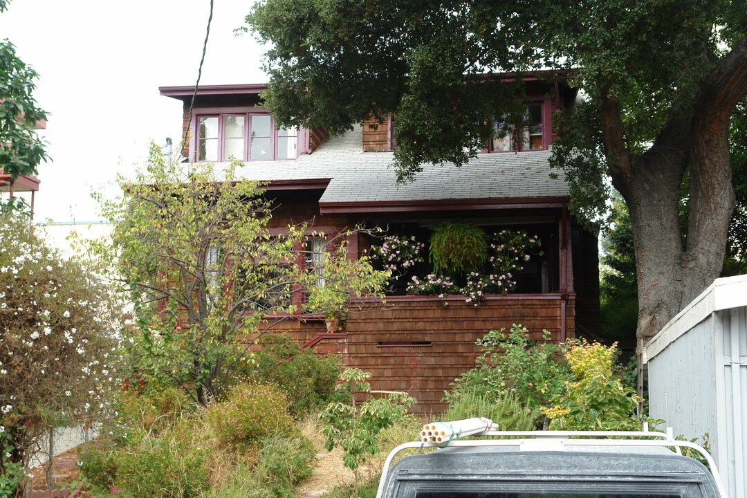 4207 Arroyuelo Ave in Oakland, CA - Foto de edificio