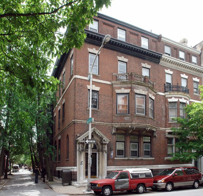 2122 Locust St in Philadelphia, PA - Building Photo - Building Photo