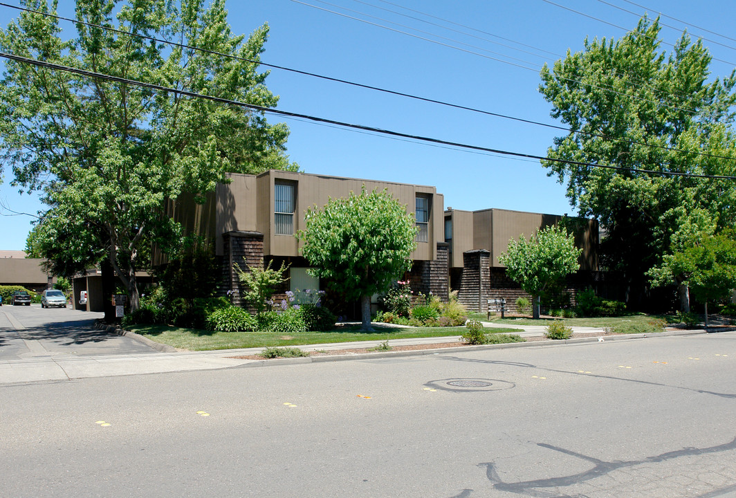 Bicentenial Apartments in Santa Rosa, CA - Building Photo