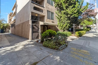 121 41st St in Oakland, CA - Foto de edificio - Building Photo