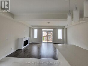 33 Gillivary Dr in Whitby, ON - Building Photo - Building Photo