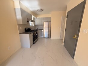 1039 E 223rd St, Unit 2 in Bronx, NY - Building Photo - Building Photo