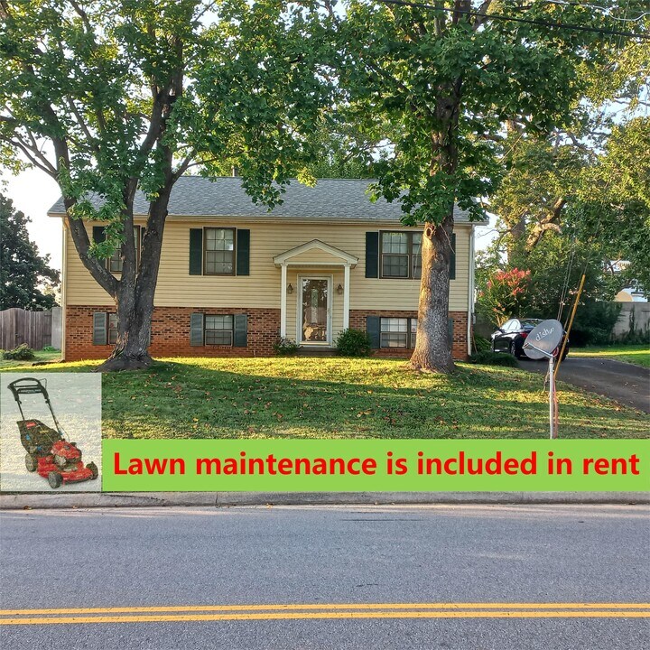 1028 Long Meadows Dr in Lynchburg, VA - Building Photo