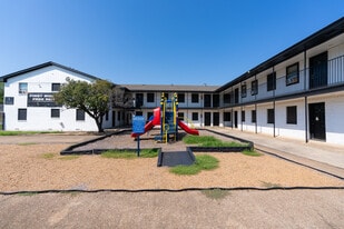 The Circle at Denison in Denison, TX - Building Photo