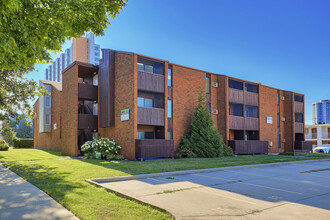 Stoughton Street Apartments in Champaign, IL - Building Photo - Building Photo