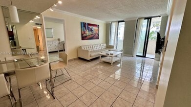1623 Collins Ave in Miami Beach, FL - Building Photo - Building Photo