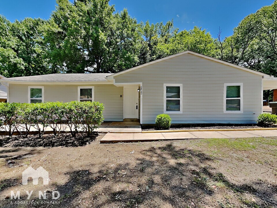 2432 Kimbark Woods Cove in Memphis, TN - Building Photo