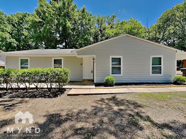 property at 2432 Kimbark Woods Cove