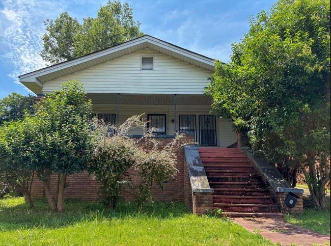 property at 921 Valley Rd Pl