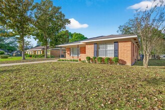 1411 Mimosa Ln in Rosenberg, TX - Building Photo - Building Photo