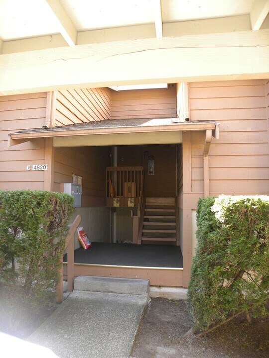 4820 S 187th Pl in Seatac, WA - Building Photo