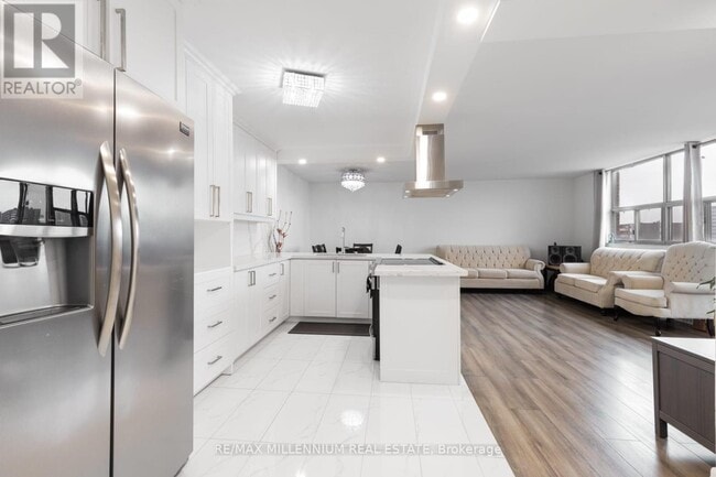 2645 Kipling Ave in Toronto, ON - Building Photo - Building Photo