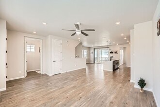 8822 Fraser River Lp in Littleton, CO - Foto de edificio - Building Photo