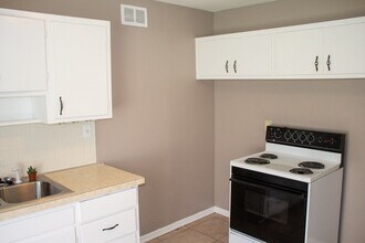 8907 E 73rd St in Raytown, MO - Building Photo - Building Photo