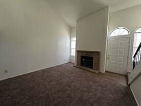 7813 S Laurelglen Blvd in Bakersfield, CA - Building Photo