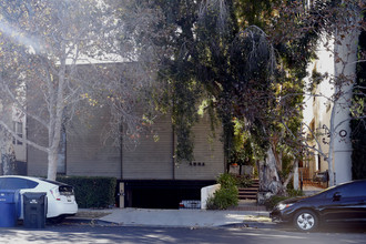 4261 Dixie Canyon Ave in Sherman Oaks, CA - Building Photo - Building Photo