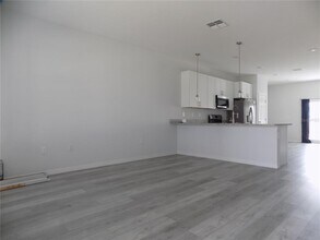 646 Desmoines Ct in Poinciana, FL - Building Photo - Building Photo