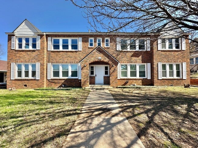 property at 526 S Bonner Ave