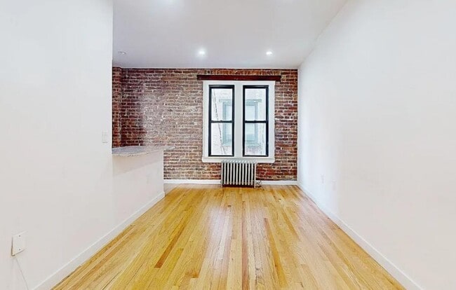 31-15 32nd St in Queens, NY - Building Photo - Building Photo