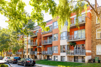 Les Cours Harvard & Oxford in Montréal, QC - Building Photo - Building Photo