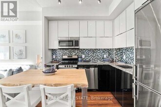80-1980 Marine Parade Dr in Toronto, ON - Building Photo - Building Photo