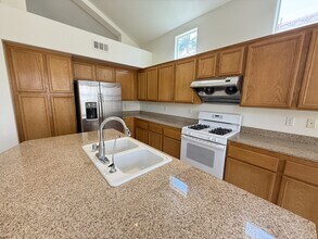324 Sea Rim Ave in Las Vegas, NV - Building Photo - Building Photo