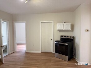 44 Prest St in New London, CT - Building Photo - Building Photo