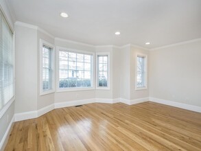 24 Pequot Ave in Port Washington, NY - Building Photo - Building Photo