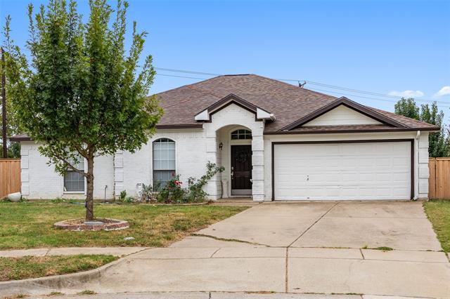 1112 Fawn Meadow Trail in Kennedale, TX - Building Photo