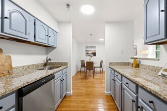 24 Concord Sq, Unit 6 in Boston, MA - Building Photo - Building Photo