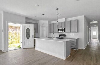 6010 Bobby Burns St in Houston, TX - Building Photo - Building Photo