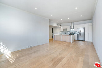 12320 Montana Ave in Los Angeles, CA - Building Photo - Building Photo