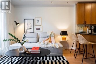 68 Carr St in Toronto, ON - Building Photo - Building Photo