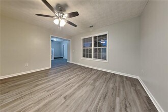 4237 Webb Meadows Dr in Loganville, GA - Building Photo - Building Photo