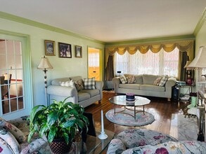 11 Warton Pl in Garden City, NY - Building Photo - Building Photo