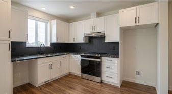 250 E Arapaho Rd in Richardson, TX - Building Photo