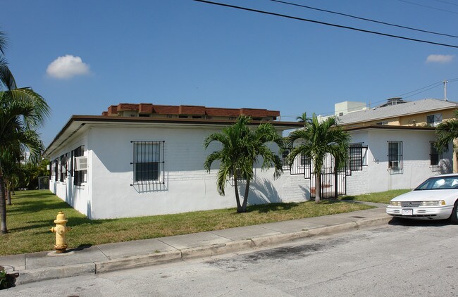 140 SW 21st Ave in Miami, FL - Building Photo - Building Photo