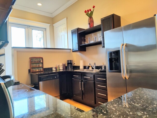 304 W 40th St, Unit 304B in Savannah, GA - Building Photo - Building Photo