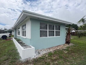 1328 Ellendale Cir in Lehigh Acres, FL - Building Photo - Building Photo