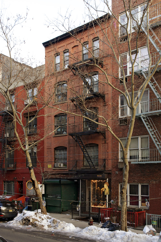 321 E 9th St in New York, NY - Building Photo - Building Photo