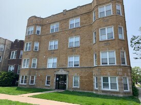 2303 W Granville Ave in Chicago, IL - Building Photo