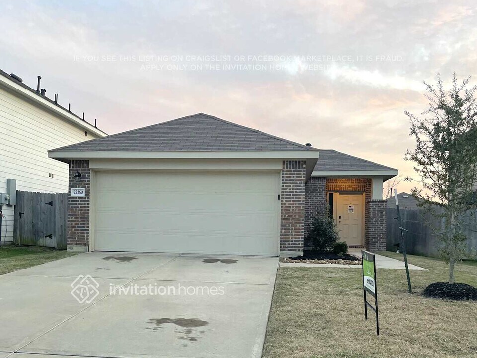 22260 Stoney Ravine Dr in New Caney, TX - Foto de edificio