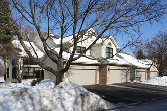 Auburn Woods in Palatine, IL - Building Photo - Building Photo