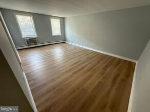 27 Wallingford Ave in Wallingford, PA - Foto de edificio - Building Photo